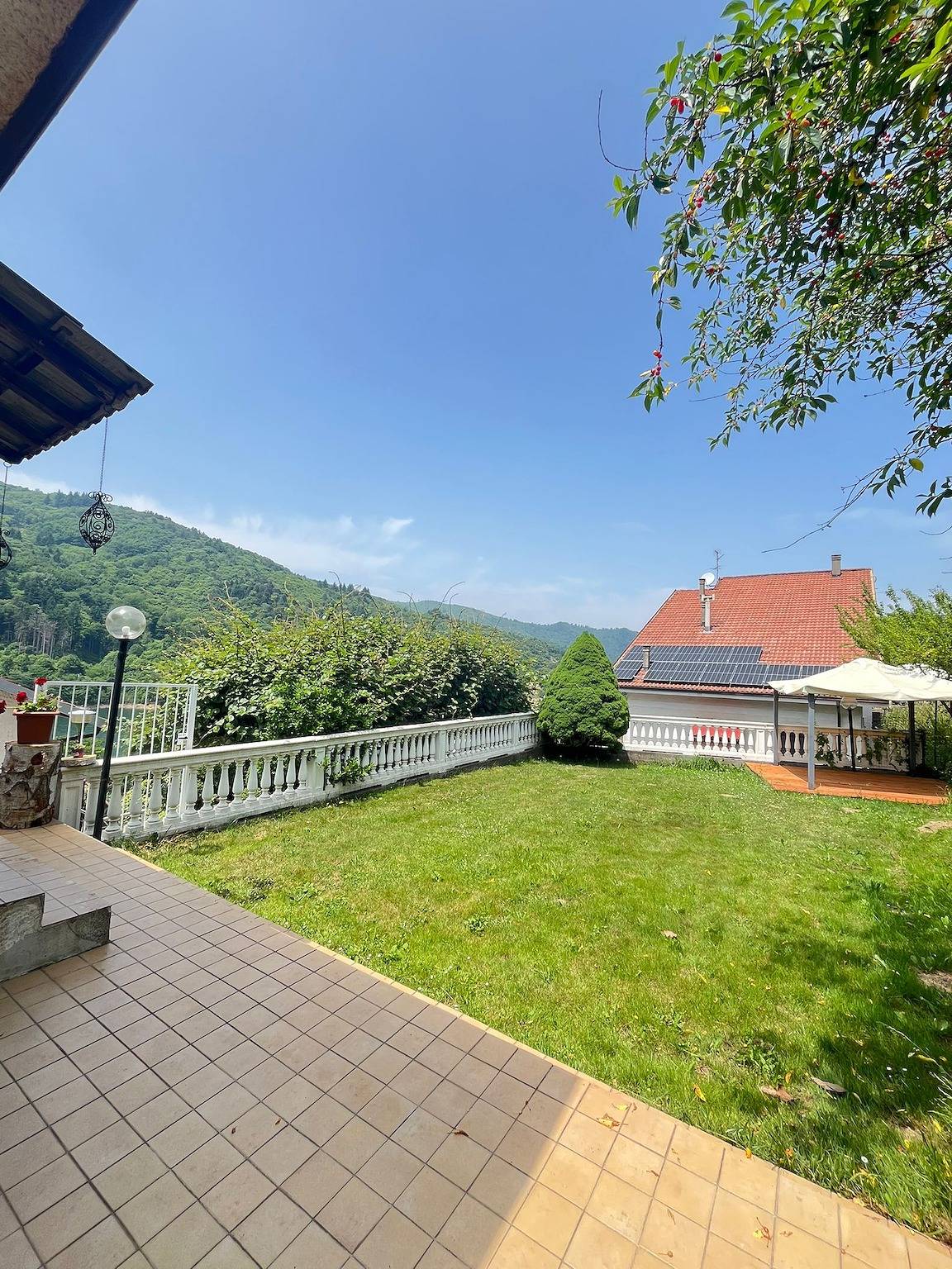 Vakantiehuis 'Il Nido Sul Lago' met Uitzicht op het Meer, Privéterras in Osiglia, Ligurische Alpen