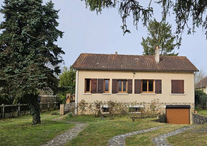 Location de vacances pour 8 personnes, avec jardin à Lhommaizé