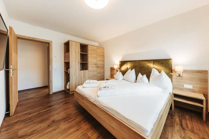 Hotel für 2 Personen, mit Balkon und Whirlpool sowie Terrasse und Garten am Weissensee - 4