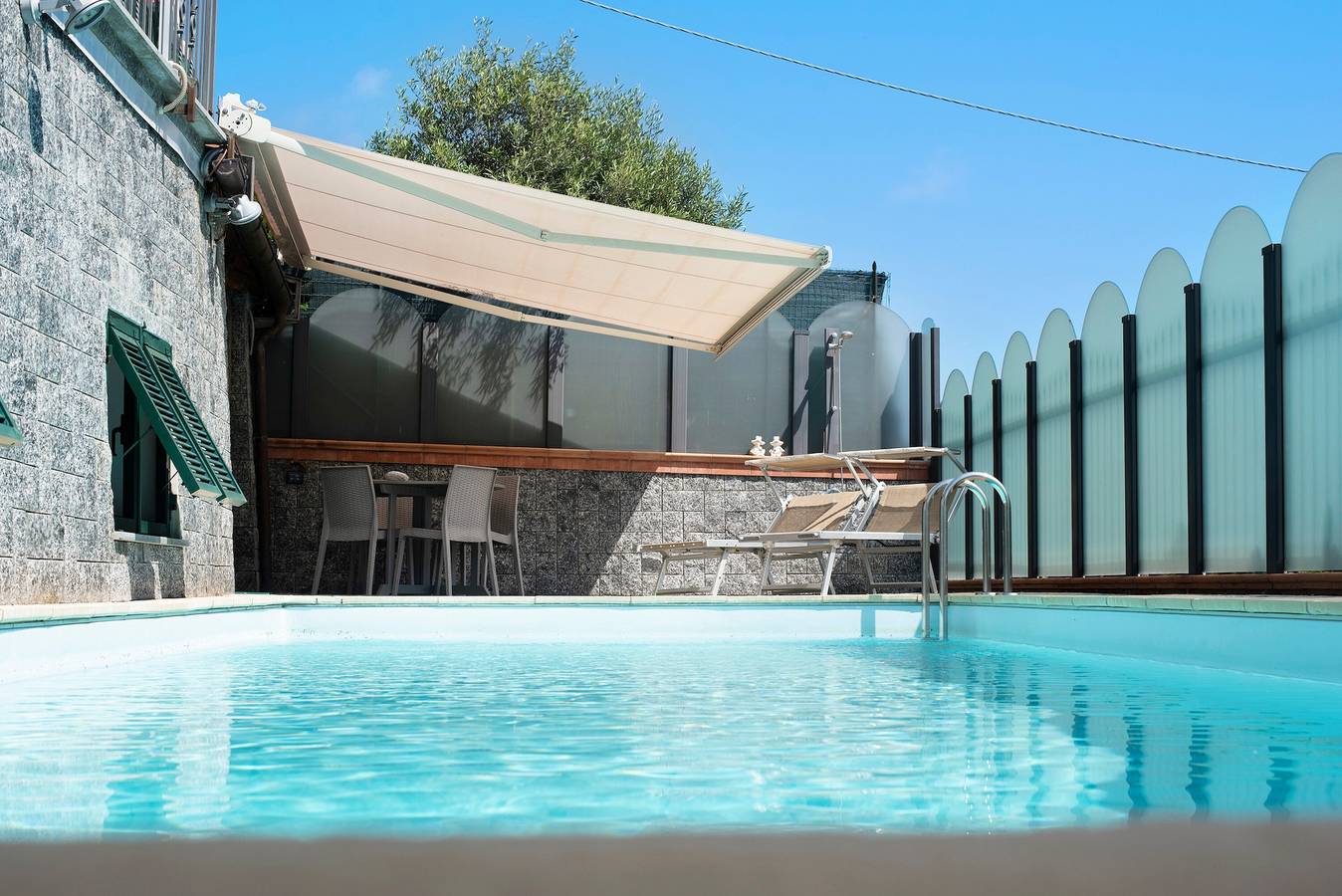 Bed and Breakfast 'Gocce Di Cristallo' con Vista Mare, Wi-Fi e Aria Condizionata in Varazze (Città), Varazze