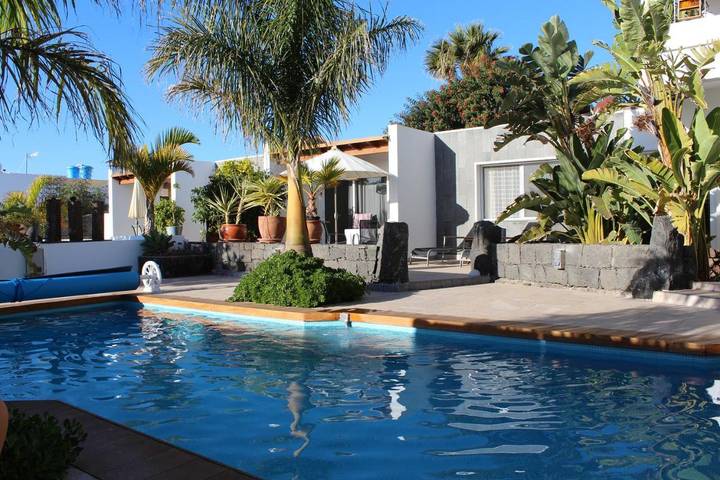 Ferienwohnung für 2 Personen, mit Terrasse und Garten sowie Pool und Ausblick