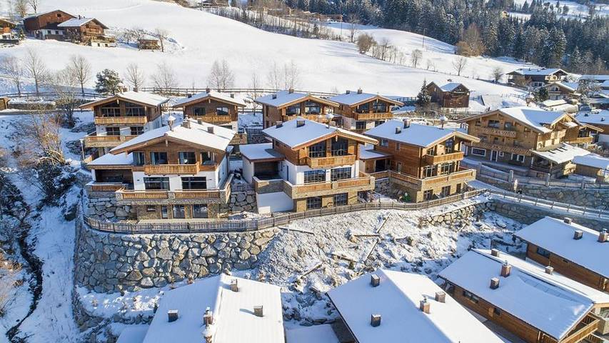 Chalet für 14 Personen, mit Sauna und Balkon sowie Pool in Neukirchen am Großvenediger