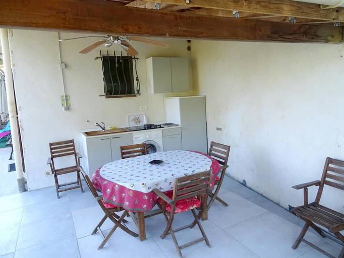 Gîte pour 4 personnes, avec piscine à Castagniers