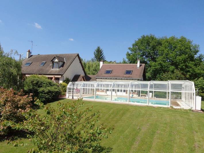Location de vacances pour 3 personnes, avec vue ainsi que piscine et jardin à Vierzon - 4