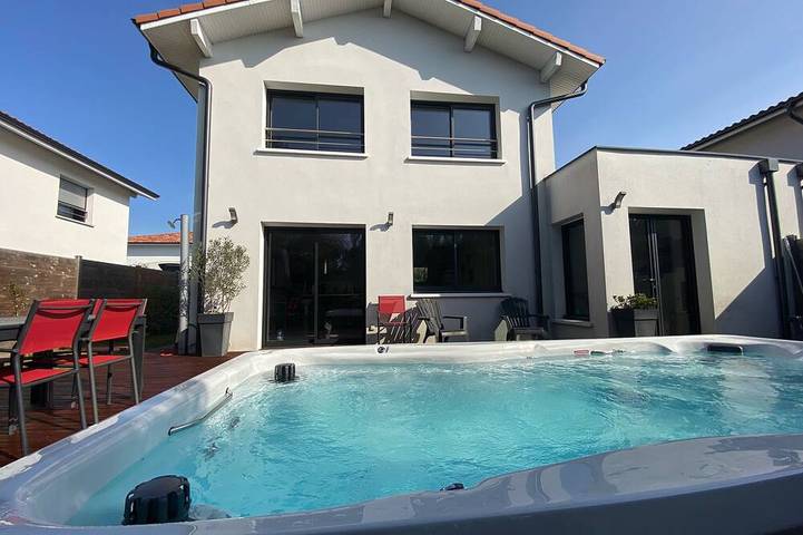 Maison de vacances pour 8 personnes, avec Jacuzzi ainsi que Terrasse et Jardin à Angresse