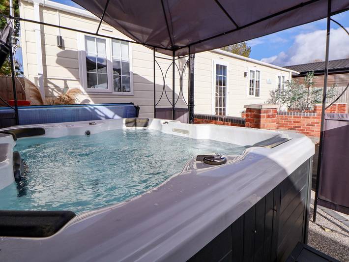 Caravan for 4 people, with garden, with pets in North-Wales