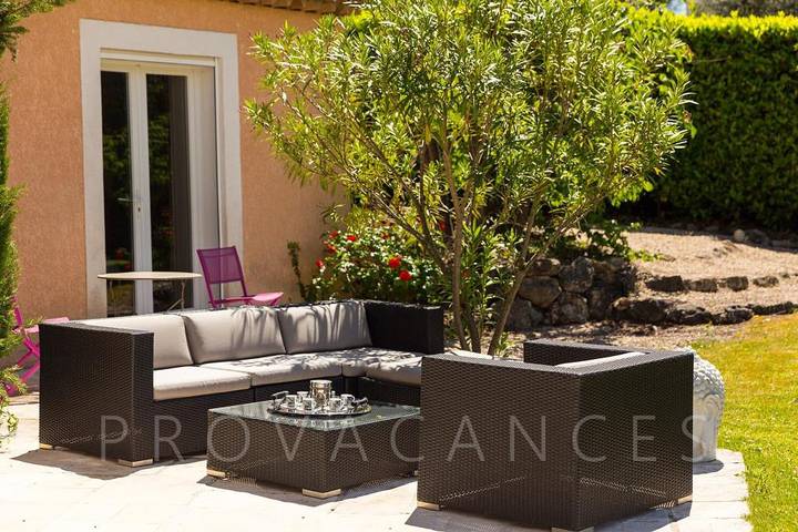 Location de vacances pour 6 personnes, avec piscine et jardin à Le Rouret - 2