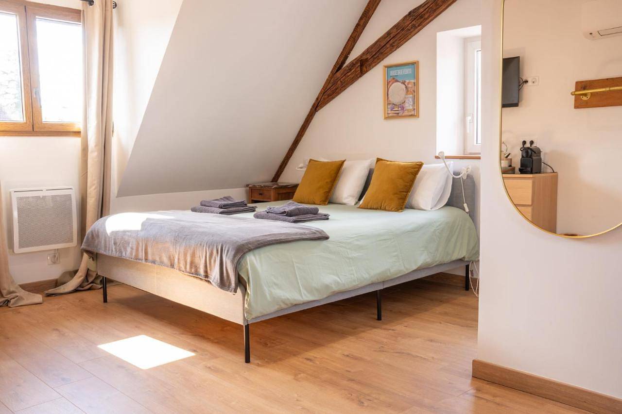 Double Room with Private Bathroom in Eguisheim, Parc naturel régional des Ballons des Vosges