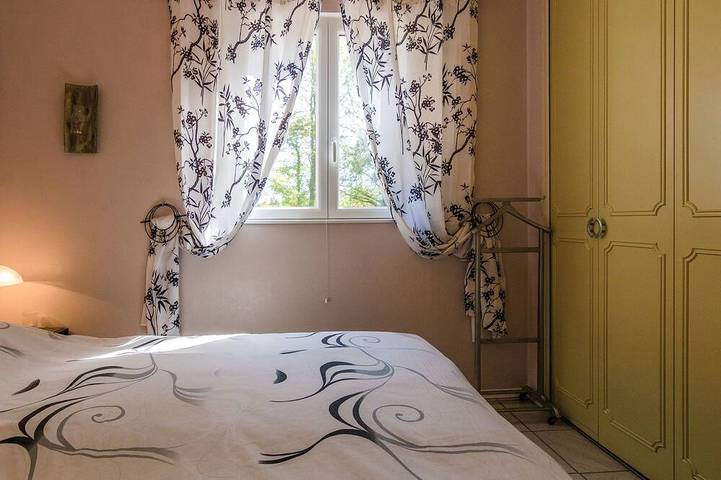 Location de vacances pour 7 personnes, avec terrasse ainsi que piscine et jardin à Nadaillac-de-Rouge - 3