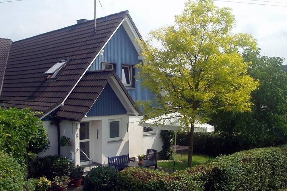 Ganze Wohnung, Gästehaus Christine - 6-Bett-Ferienhaus in Hachenburg, Westerwald