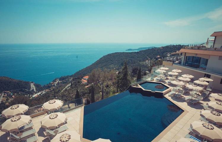 Hôtel pour 4 personnes, avec terrasse et piscine ainsi que jacuzzi et sauna, animaux acceptés