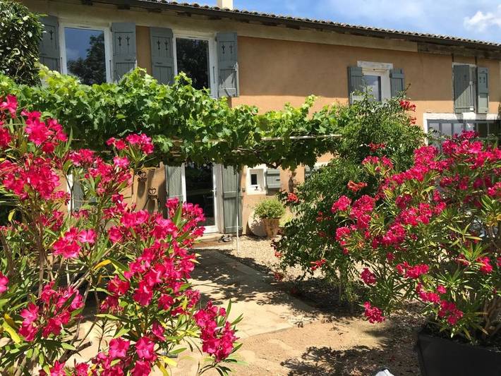 Chambre d’hôte pour 2 personnes, avec Terrasse ainsi que Jardin et Vue à Villié-Morgon
