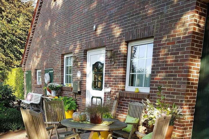 Ferienwohnung für 3 Personen, mit Terrasse und Garten in Zetel
