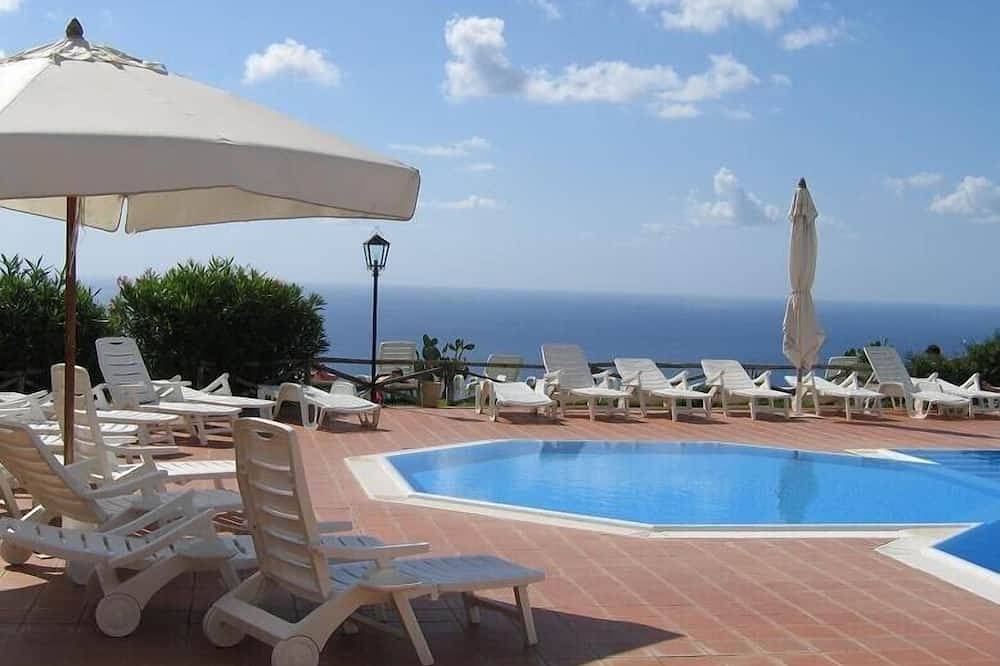 Ganze Wohnung, Ferienwohnung mit atemberaubenden Blicken über Tropea & tollem Überlauf-Pool in Parghelia, Vibo Valentia Provinz