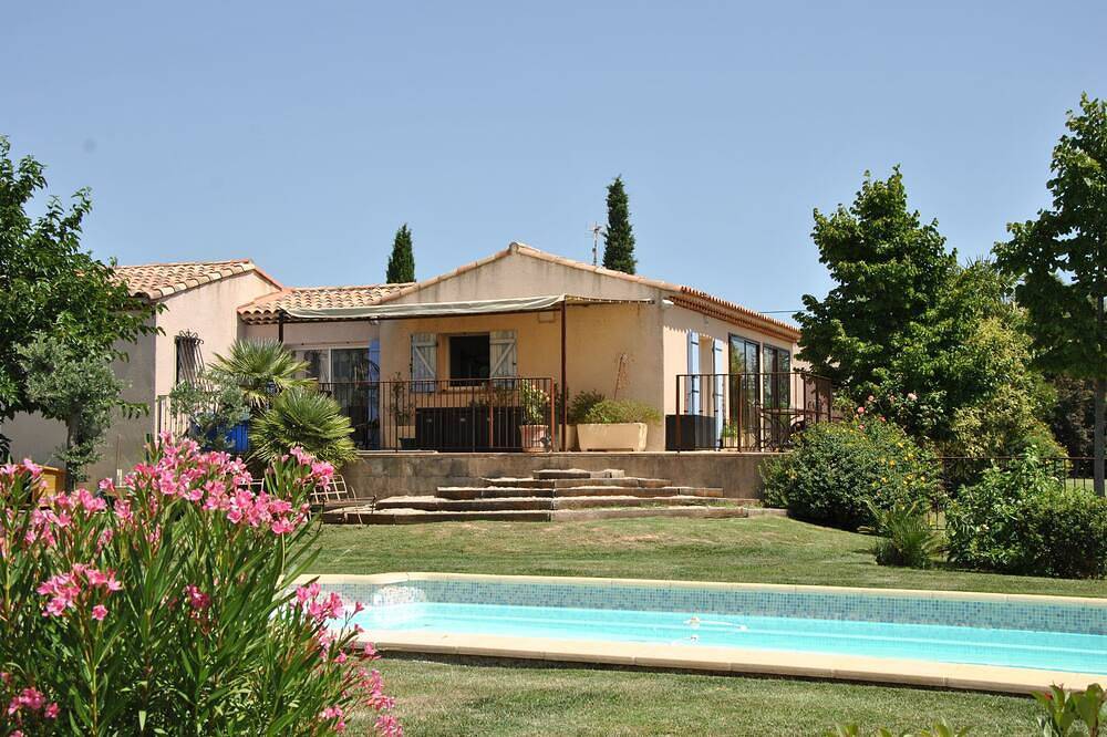 Villa provencale avec piscine au pied de la sainte victoire in Pourrières, Région de Brignoles