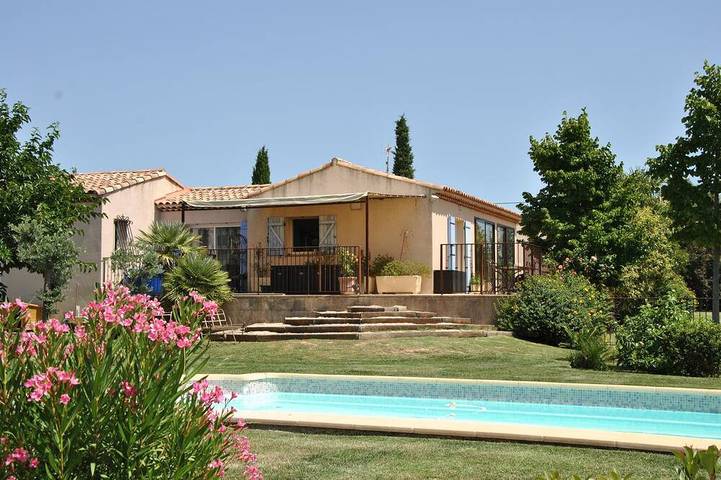 Location de vacances pour 10 personnes, avec Terrasse et Jardin à Pourrières