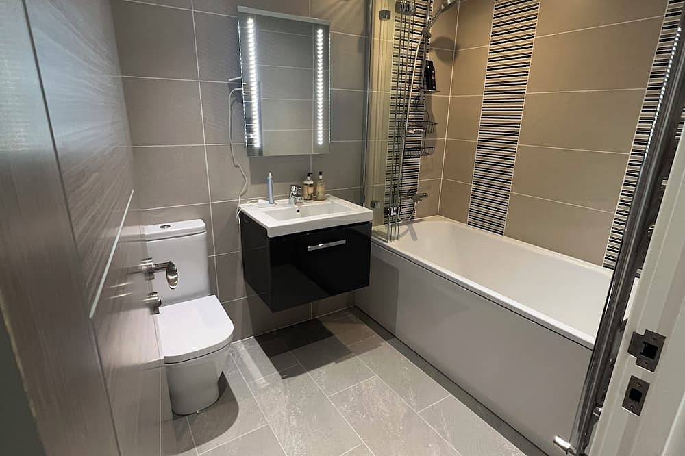 Entire apartment, Arlington Villas. Modern 2 bedroom/2 bath flat with parking. Amazing ocean views in Ilfracombe, Devon
