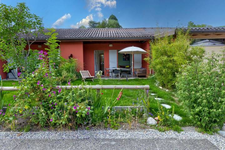Gîte pour 5 personnes, avec terrasse ainsi que vue et jardin à Grandson