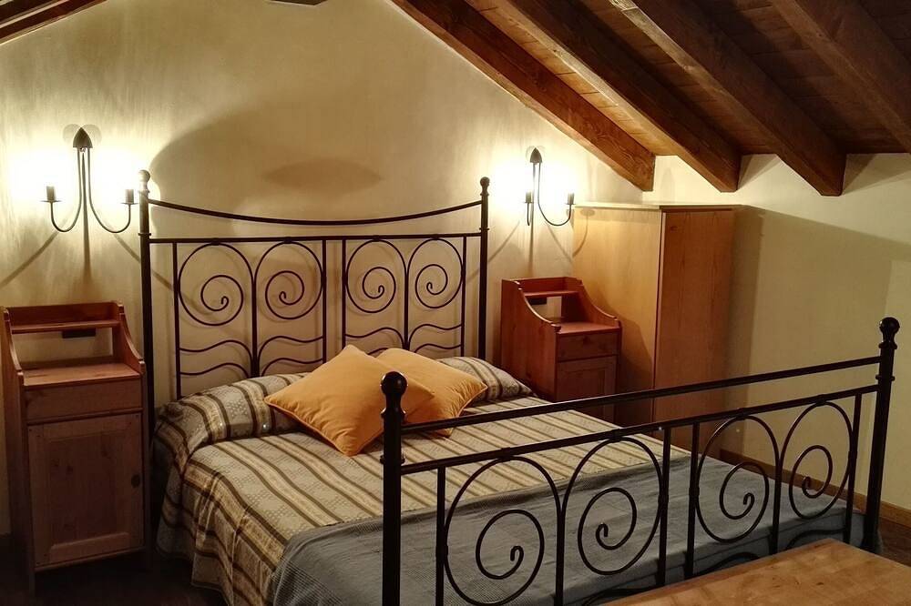 Ganze Wohnung, Tranquillo monolocale nella splendida Mulazzo, vista panoramica e piscina. in Mulazzo, Val di Magra