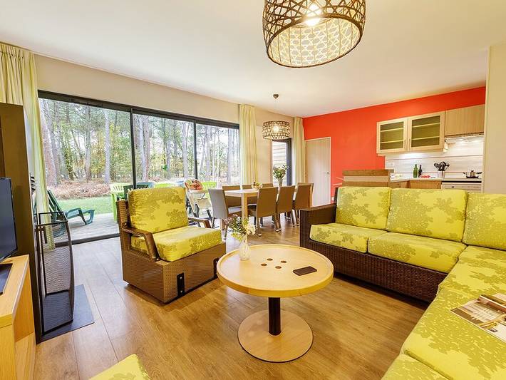 Gîte pour 8 personnes, avec Piscine à Les Trois-Moutiers