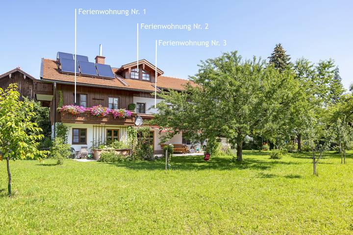 Ferienwohnung für 3 Personen, mit Balkon und Terrasse sowie Garten in Übersee