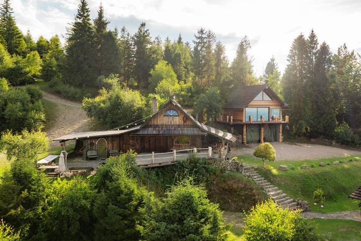 Dom dla 19 osób, z widok i sauna oraz ogród i taras, zwierzęta dozwolone w Rzyki