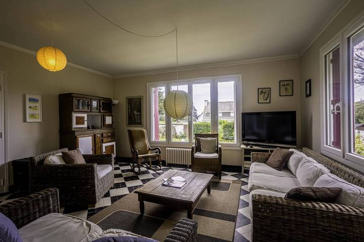 Location de vacances pour 8 personnes, avec terrasse et jardin, adapté aux familles dans Plage Tresmeur - 3