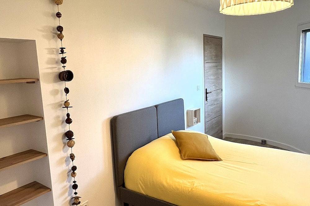 Appartement entier, T2 Saint-Genis-Laval Terrasse et jardin privatifs in Saint-Genis-Laval, Lyon et ses environs