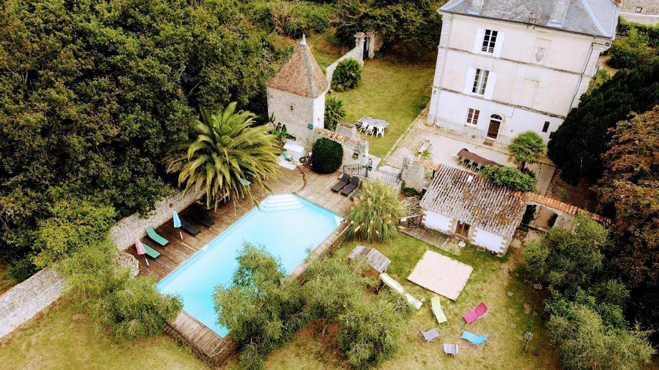 Eight-Bedroom House in Saint-Just-Luzac, Côte de Beauté