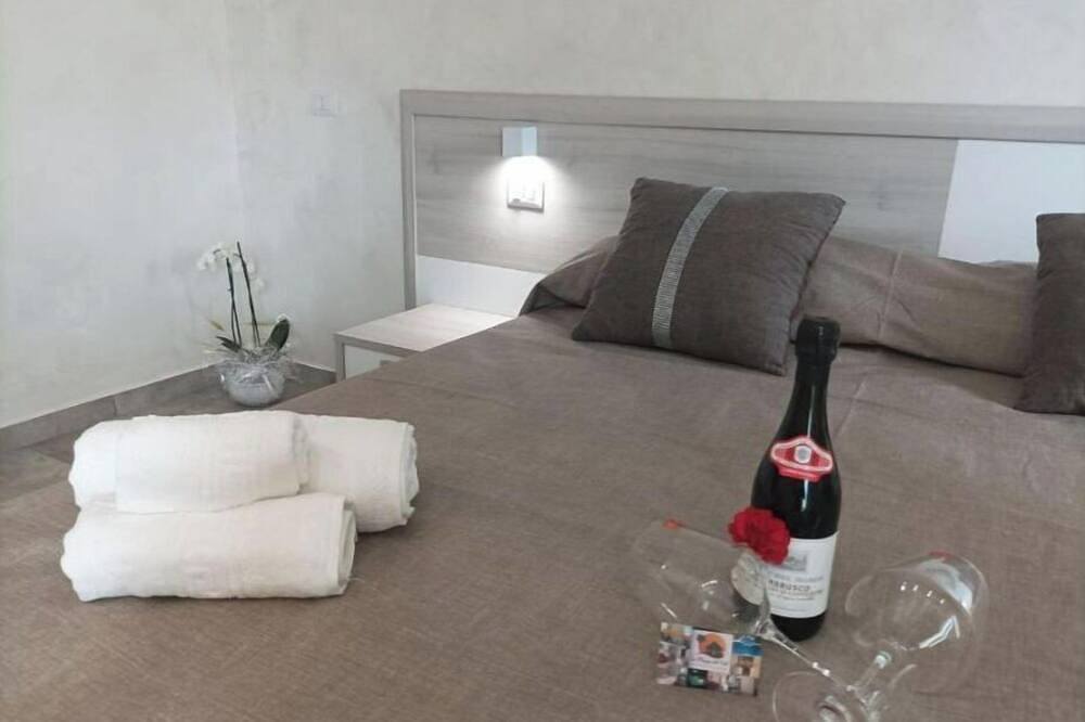 Tropea elegant two-room apartment 2/4 people with Pool a few steps from the Sea in Santa Domenica, Ricadi (gemeinde)
