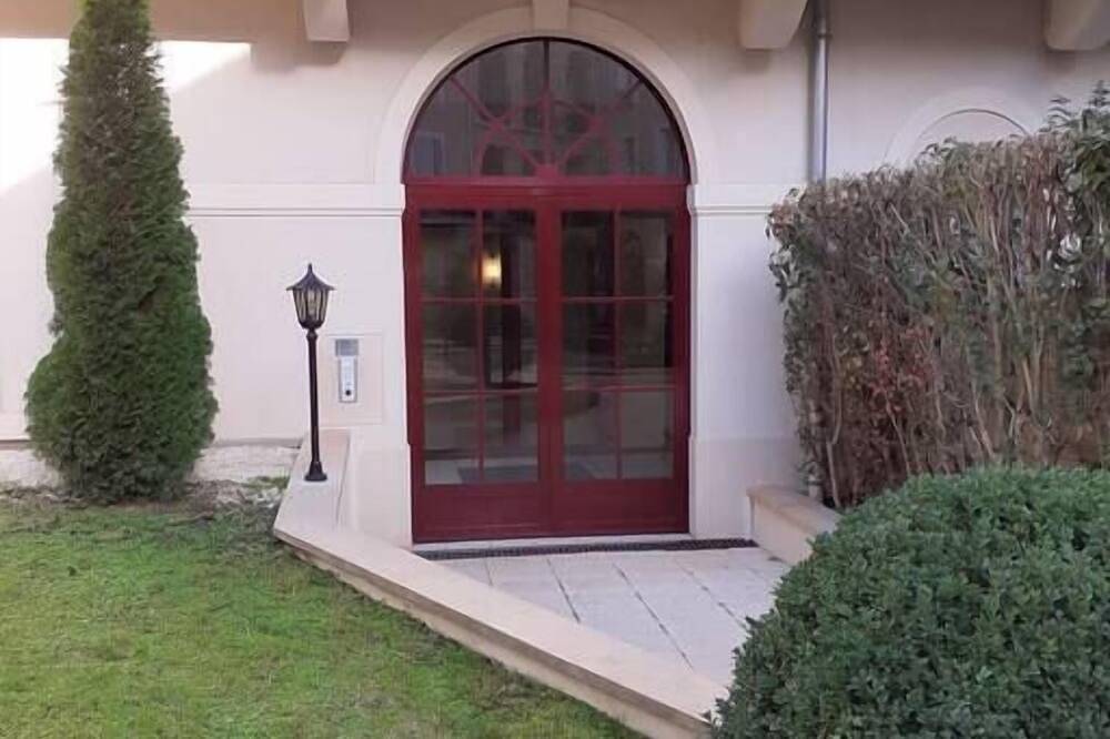 Entire apartment, Place Toscane, 8P, Fibre et Parking à Disneyland in Serris, Seine-et-Marne
