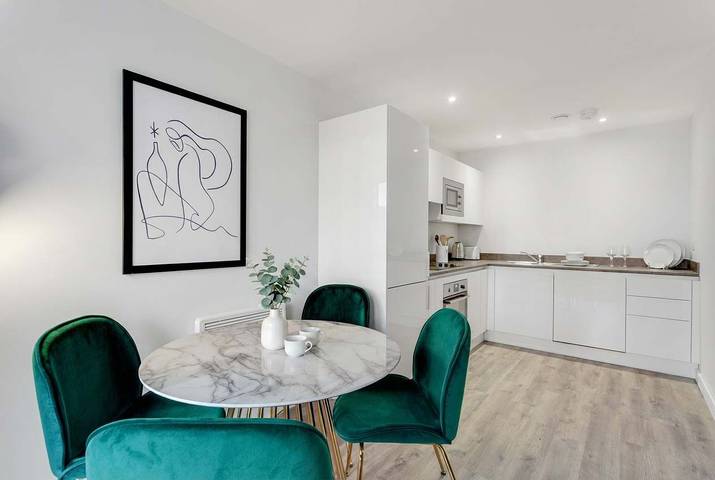 Appartement entier, Sleek 2Br Birmingham Pad with Balcony Views in Birmingham, Région de Birmingham