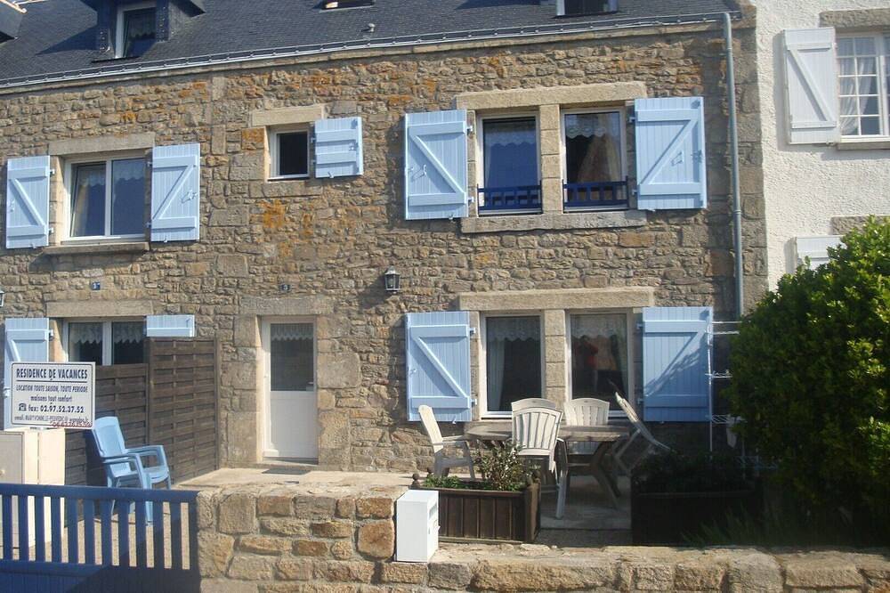 Bretonische Haus in einem authentischen Dorf am Meer in der Bretagne in Plouharnel, Côte des Mégalithes