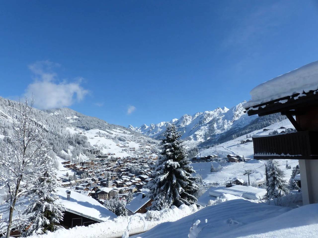 Appartement entier, Appartement 2 ch - ski au pied avec une très belle vue sur le village in La Clusaz, Région d'Annecy