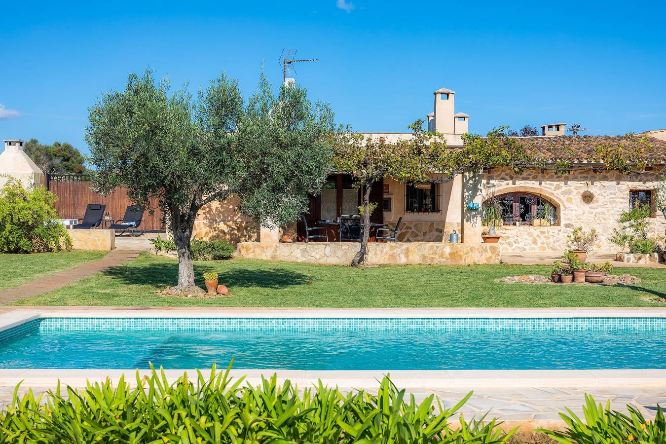 Casa de vacaciones "Ca Sa Padrineta" con Wi-Fi, aire acondicionado, piscina, jardín y terraza in Capdepera, Mallorca Este