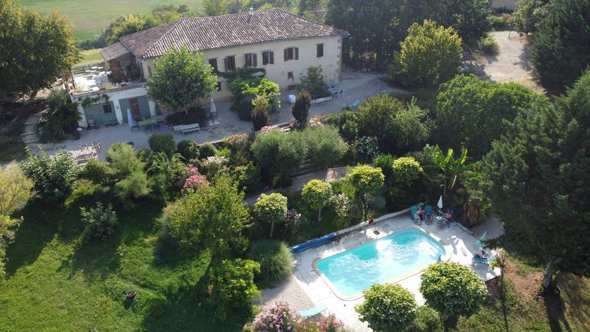 Gîte pour 6 personnes, avec piscine ainsi que jardin et terrasse, animaux acceptés dans Cazac