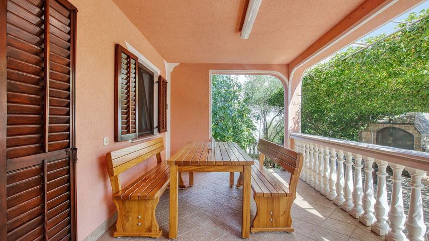 Ferienwohnung für 5 Personen, mit Terrasse, mit Haustier in Jezera