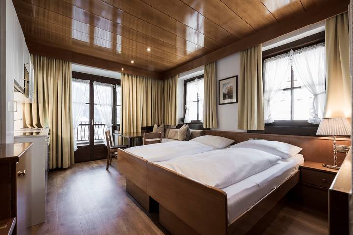 Ganze Wohnung, "Villa Stella Apartment N 60" nahe den Skiliften mit Wlan, Balkon und Garten in St. Ulrich in Gröden, Dolomiti Superski