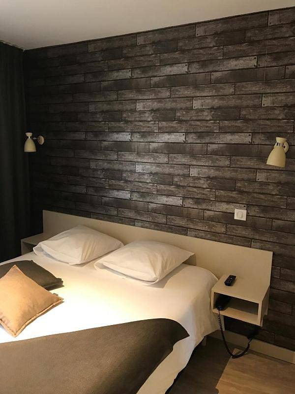 Hôtel pour 2 personnes, avec jardin ainsi que terrasse et piscine, animaux acceptés à Charolles - 3