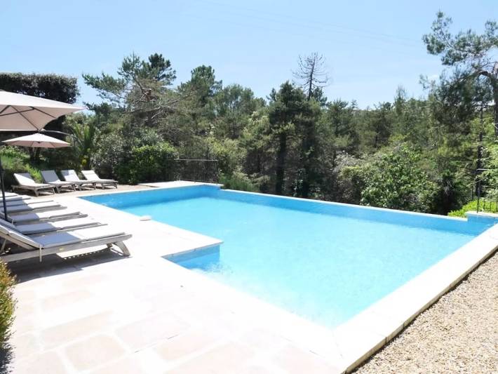 Appartement de vacances pour 4 personnes, avec piscine et jardin