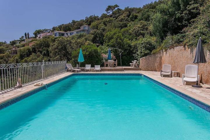 Villa pour 6 personnes, avec jardin ainsi que piscine et terrasse, animaux acceptés dans Les Issambres - 2