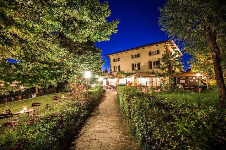 Appartamento per 2 persone, con Terrazza e Giardino nonché Piscina e Panorama a Novafeltria