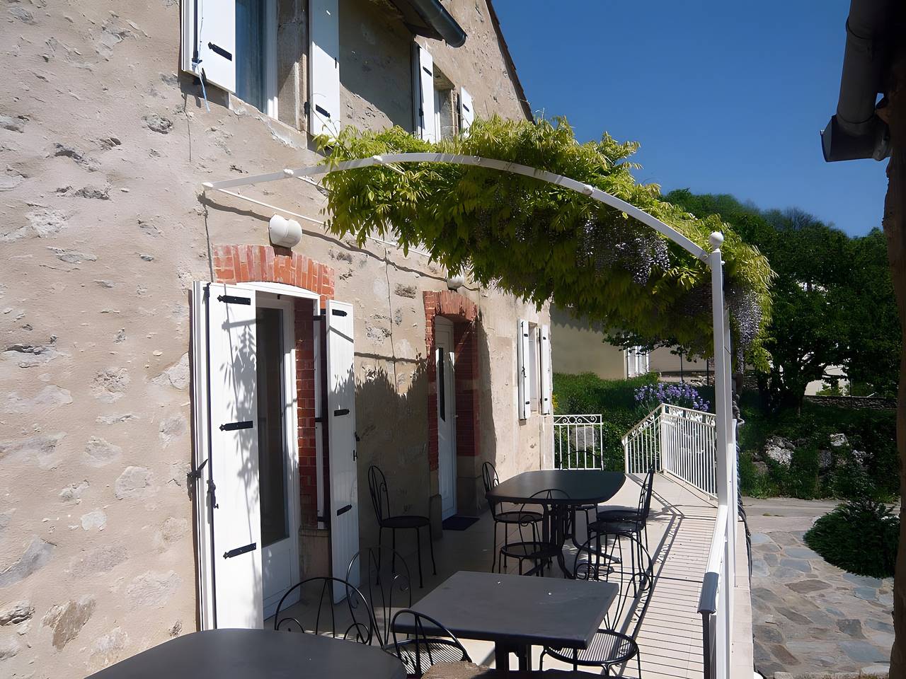 Maison de vacances « La Maison De Delphine » avec vue montagne, piscine privée et terrasse in Saint-Martin-de-l'Arçon, Région de Béziers