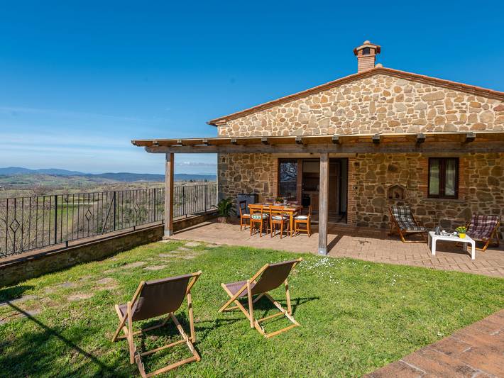 Ferienhaus für 4 Personen, mit Terrasse und Garten sowie Ausblick in Scansano