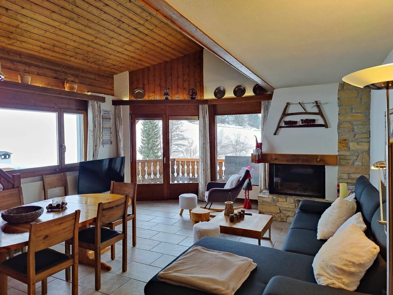 Ganze Ferienwohnung, Ferienwohnung im Haus "Soldanella" mit Bergblick in Obersaxen, Obersaxen-Mundaun