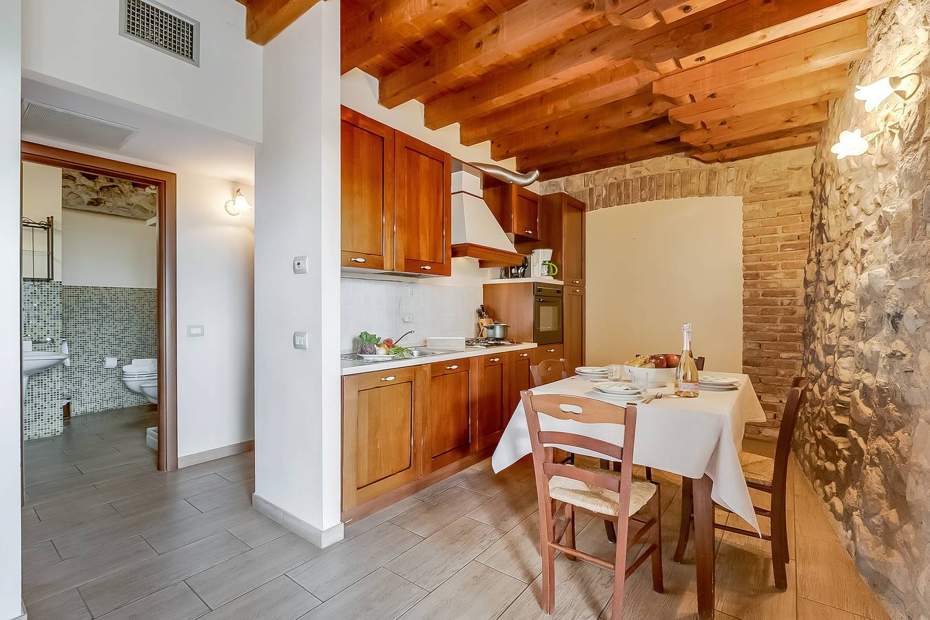 Ganze Wohnung, Agriturismo Apartment Vigilio heated pool and Ac in Padenghe sul Garda, Gardasee-Berge