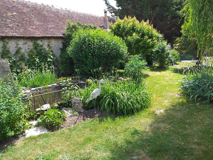 Location de vacances pour 2 personnes, avec Terrasse ainsi que Jardin et Vue à Descartes - 3
