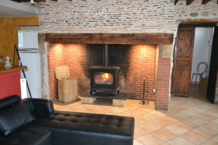 Gîte pour 6 personnes, avec jardin et terrasse à Cescau