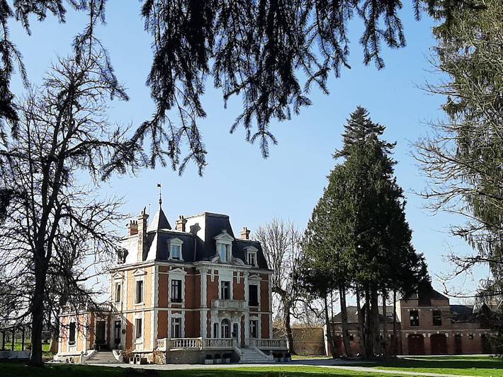 Gîte pour 6 personnes, avec vue sur le lac et jardin à Vallière