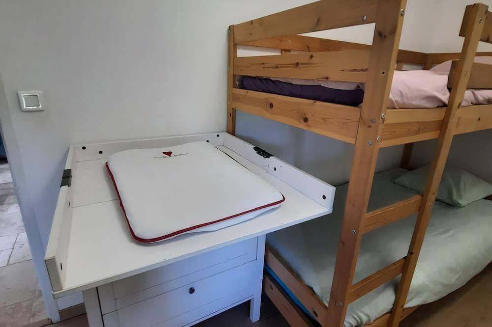 Appartement entier, Gite à la Ferme des Petits Fruits Bio in Lambesc, Région d'Aix-en-Provence